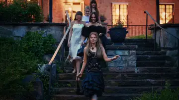 Backdrop for the TV series "Barracuda Queens" #1551900