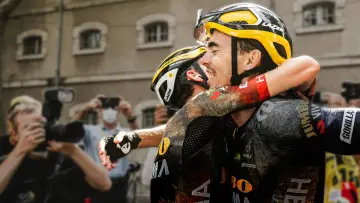 Backdrop for the TV series "Tour de France: Unchained" #1602138