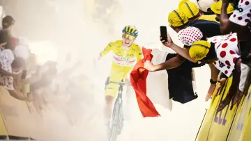 Backdrop for the TV series "Tour de France: Unchained" #1602140