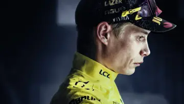 Backdrop for the TV series "Tour de France: Unchained" #1602143