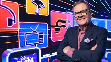 Backdrop for the TV series "Alan Carr