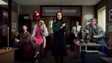 Backdrop к сериалу "Obituary" #1471837