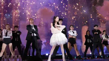Backdrop for the TV series "IU Concert Live Clip" #1602378