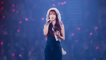 Backdrop for the TV series "IU Concert Live Clip" #1602381
