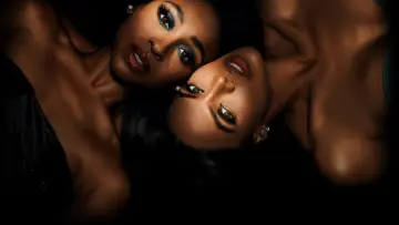 Backdrop for the TV series "Beauty in Black" #1282667