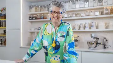 Backdrop for the TV series "Prue Leith