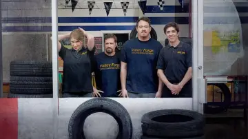 Backdrop for the TV series "Tires" #1279456