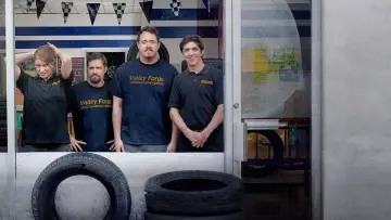 Backdrop for the TV series "Tires" #1279459