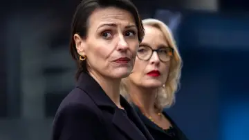 Backdrop for the TV series "Hostage" #1395373