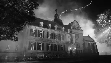 Backdrop for the TV series "Ghosts" #1487101