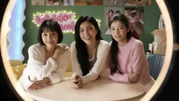 Keeping Mum poster