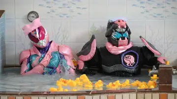 Backdrop for the TV series "Kamen Rider Revice" #1441332