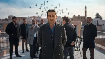 Backdrop к сериалу "Far Away" #1310471