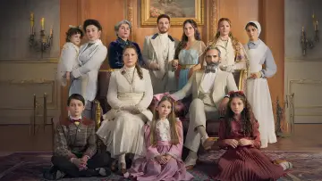 Backdrop for the TV series "Portrait of a Scandalous Family" #1603406