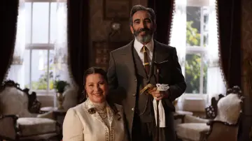 Backdrop for the TV series "Portrait of a Scandalous Family" #1603407