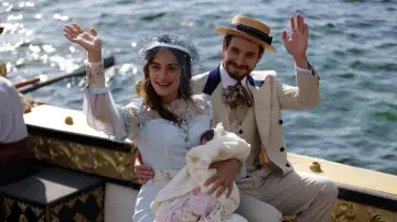 Backdrop for the TV series "Portrait of a Scandalous Family" #1603408