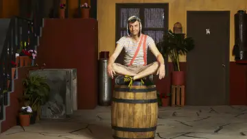 Backdrop for the TV series "Chespirito: Not Really on Purpose" #1458752