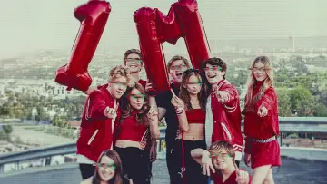 Backdrop for the TV series "Bad Influence: The Dark Side of Kidfluencing" #1507783