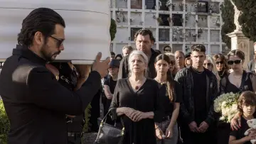 Backdrop for the TV series "Two Graves" #1490421