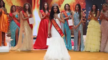Backdrop for the TV series "Miss Belgium" #1448278
