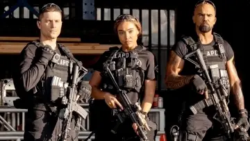 Backdrop for the TV series "S.W.A.T. Exiles" #1476861