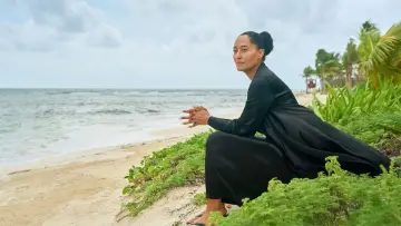Backdrop for the TV series "Solo Traveling with Tracee Ellis Ross" #1553919