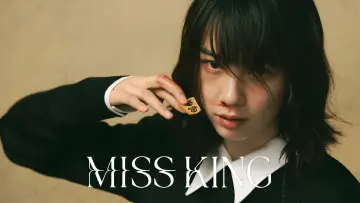 Backdrop for the TV series "Miss King" #1558993
