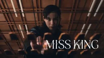 Backdrop for the TV series "Miss King" #1558996