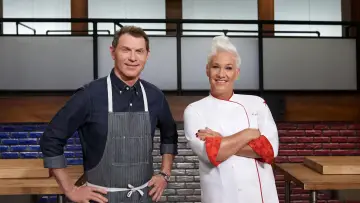 Backdrop for the TV series "Worst Cooks in America" #1396804