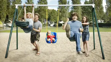 Backdrop for the TV series "Raising Hope" #1327883