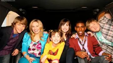 Backdrop for the TV series "Sonny with a Chance" #1461059