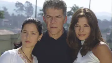 Backdrop for the TV series "Presença de Anita" #1359964