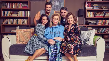 Backdrop for the TV series "The Neighbours" #1429788