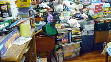 Backdrop к сериалу "Hoarders" #1411567