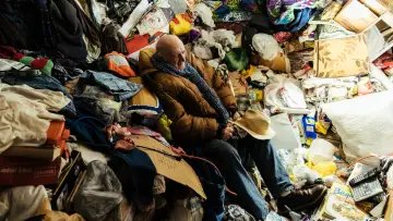 Backdrop к сериалу "Hoarders" #1411569