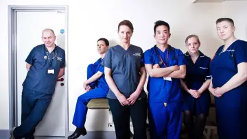 Backdrop к сериалу "24 Hours in A&E" #1428652