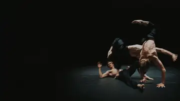 Backdrop for the TV series "The Art of Falling" #1669192