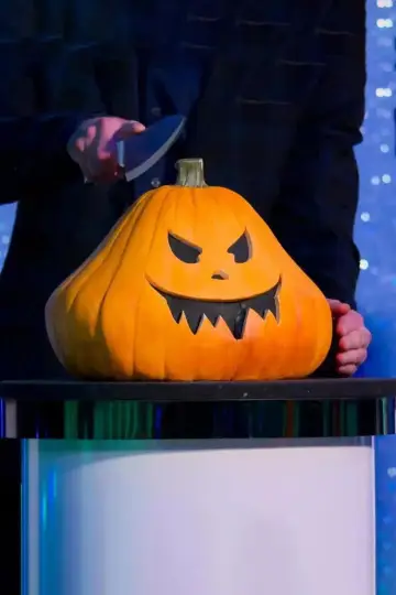 Poster for the TV series "Is It Cake? Halloween" #1602875