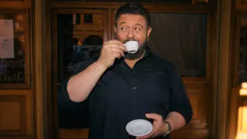 Backdrop for the TV series "Adam Richman Eats Italy" #1609082