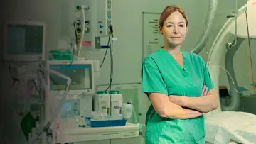 Backdrop for the TV series "Alice Roberts: Our Hospital Through Time" #1556035