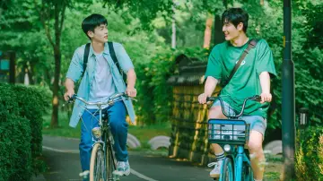 Backdrop for the TV series "Summer Crush" #1480644