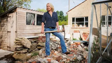 Backdrop for the TV series "Help! I Bought It at Auction with Sarah Beeny" #1555162