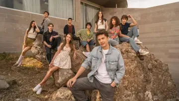 Backdrop for the TV series "Torn Apart" #1219017