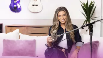 Backdrop for the TV series "American Idol Official Podcast" #1513341