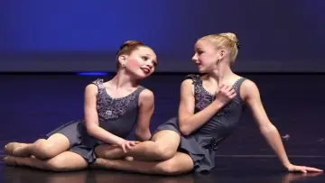 Backdrop for the TV series "Dance Moms" #1311032