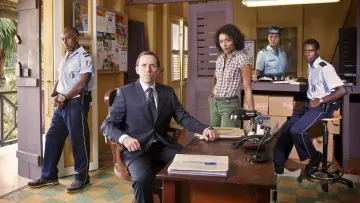 Backdrop for the TV series "Death in Paradise" #1254362