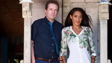 Backdrop for the TV series "Death in Paradise" #1254386