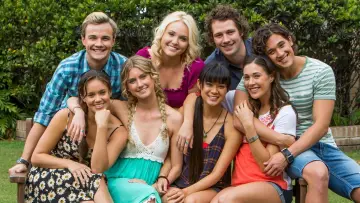 Backdrop for the TV series "Mako: Island of Secrets" #1405556