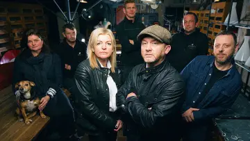 Backdrop for the TV series "Salvage Hunters" #1418841