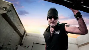 Backdrop for the TV series "Counting Cars" #1435967